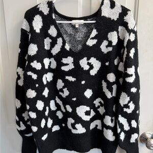 Sweet Love Black and White Patterned V-Neck Sweater